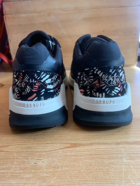 **Limited** Dakine Women's GROOVE Sneakers